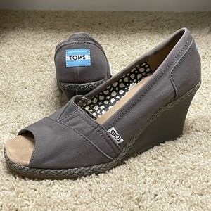 Toms gray wedge